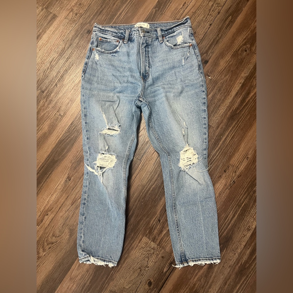 Abercrombie & Fitch Distressed skinny Jean